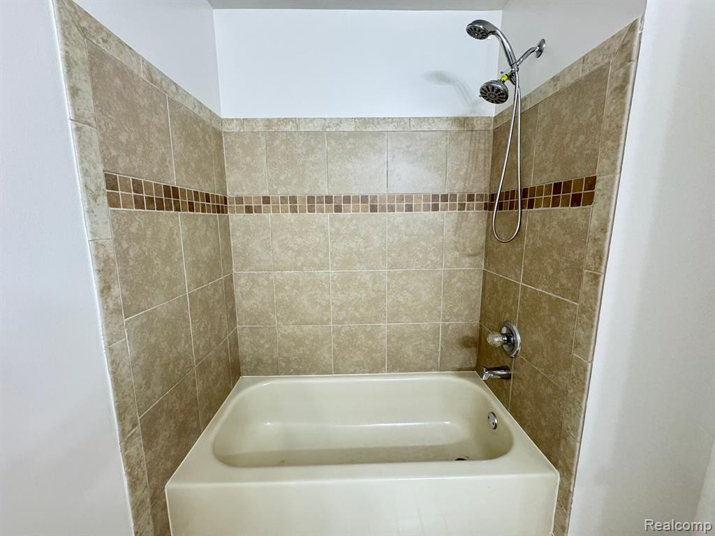 45811 HEATHER RIDGE Drive, Macomb, MI 48044 — Photo 21