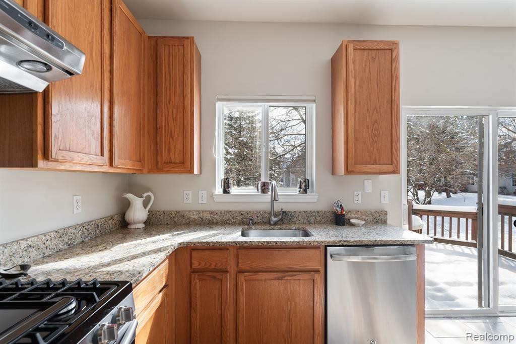 38278 REMINGTON Park, 92, Farmington Hills, MI 48331 — Photo 12