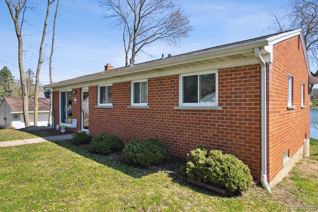 8445 WOODLAND SHORE Drive, Brighton, MI 48114 — Photo 3