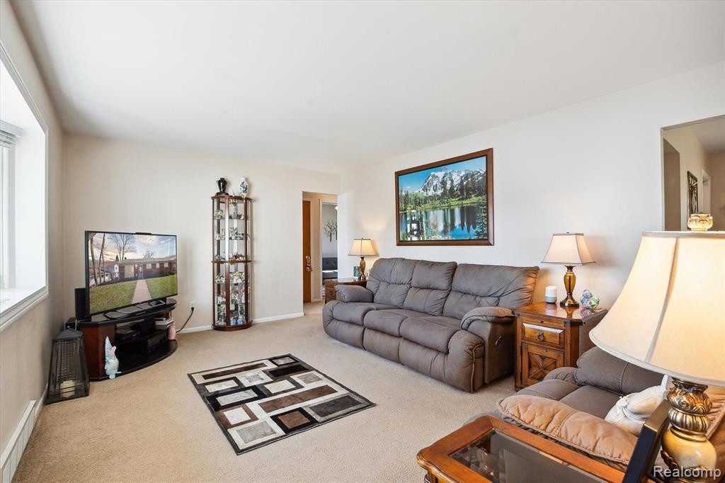 8445 WOODLAND SHORE Drive, Brighton, MI 48114 — Photo 15
