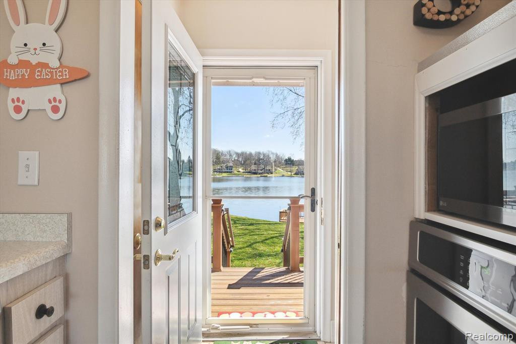 8445 WOODLAND SHORE Drive, Brighton, MI 48114 — Photo 17