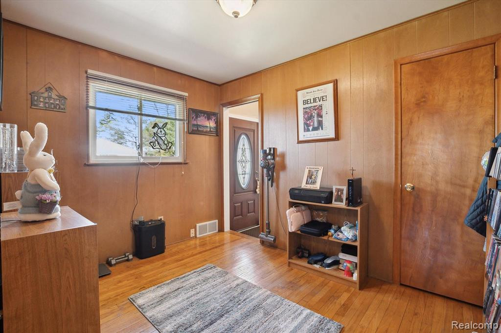 8445 WOODLAND SHORE Drive, Brighton, MI 48114 — Photo 18