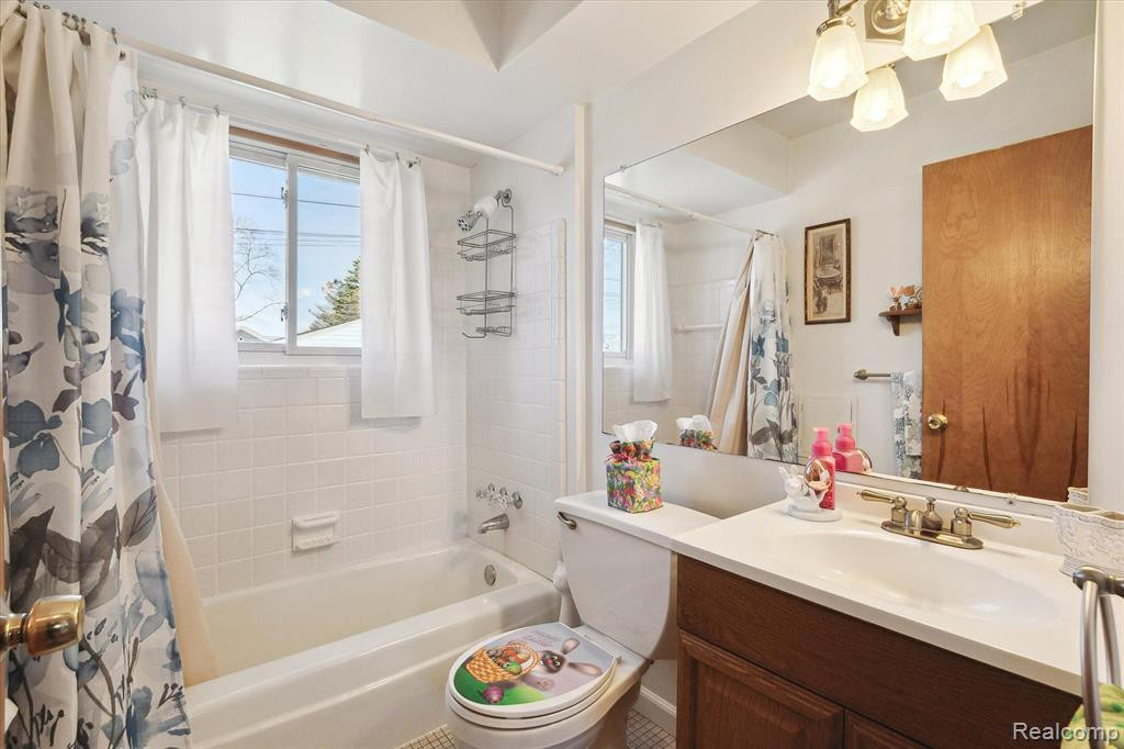 8445 WOODLAND SHORE Drive, Brighton, MI 48114 — Photo 20