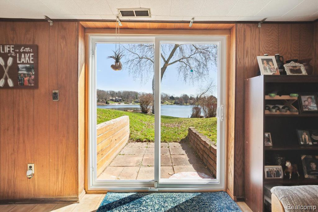 8445 WOODLAND SHORE Drive, Brighton, MI 48114 — Photo 32