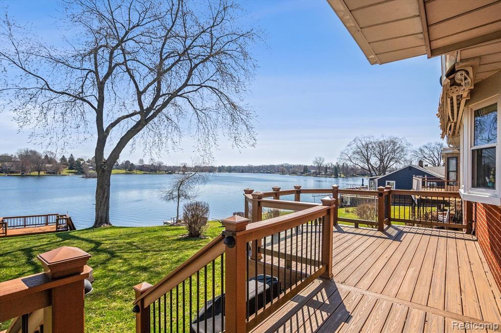 8445 WOODLAND SHORE Drive, Brighton, MI 48114 — Photo 36