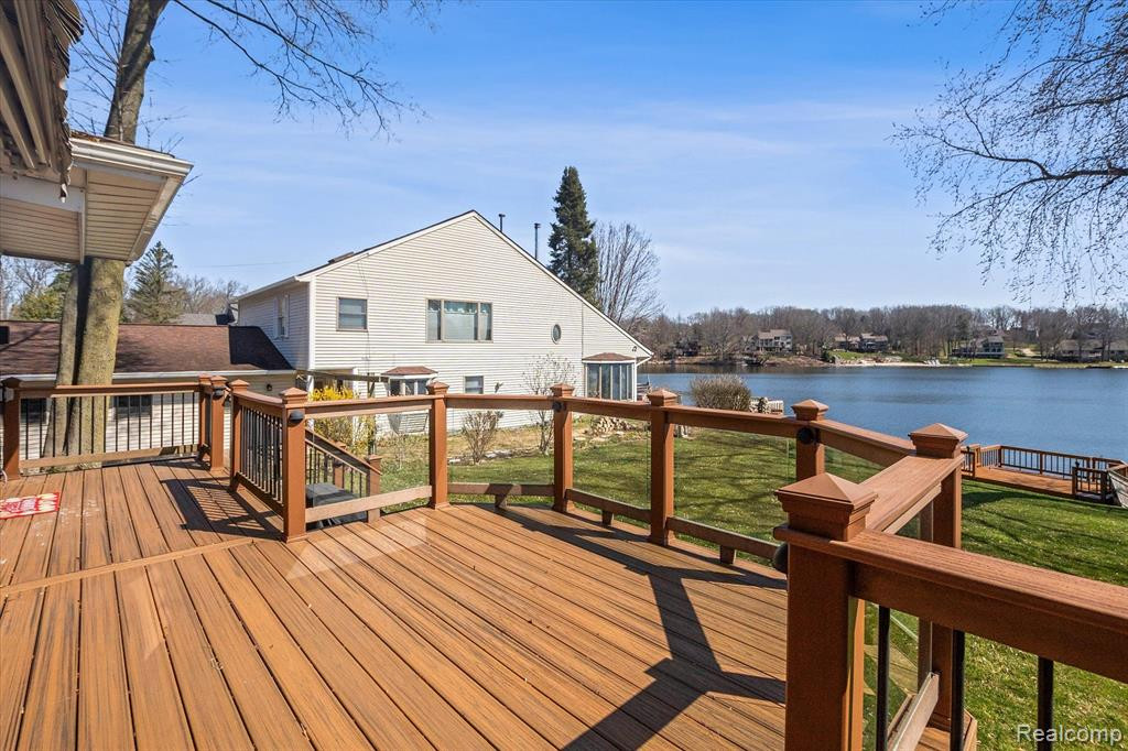 8445 WOODLAND SHORE Drive, Brighton, MI 48114 — Photo 37
