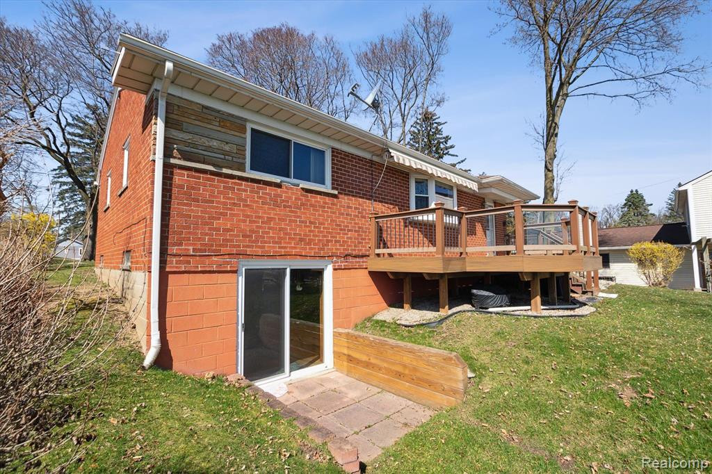 8445 WOODLAND SHORE Drive, Brighton, MI 48114 — Photo 39