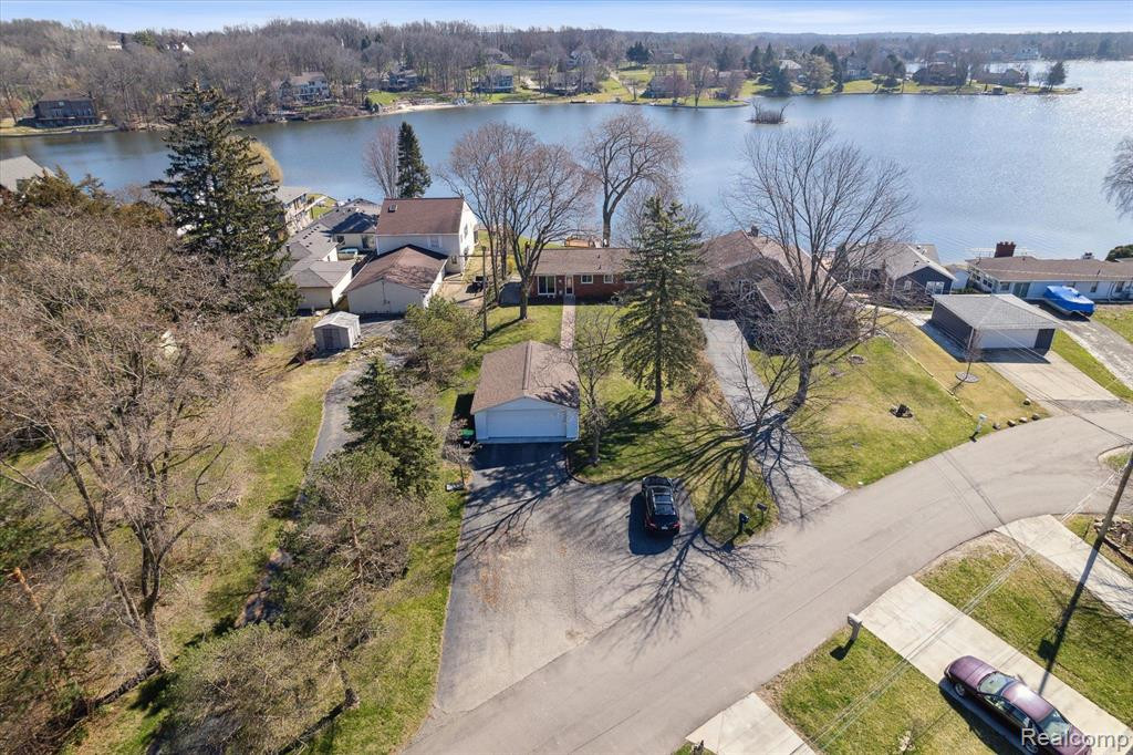 8445 WOODLAND SHORE Drive, Brighton, MI 48114 — Photo 56