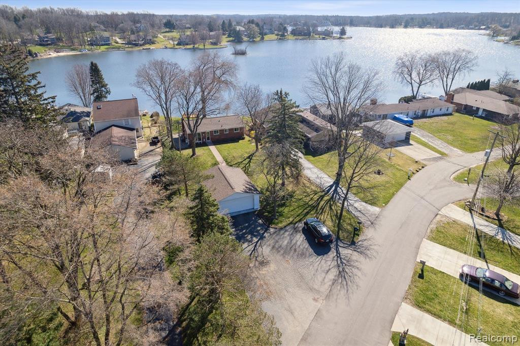 8445 WOODLAND SHORE Drive, Brighton, MI 48114 — Photo 57