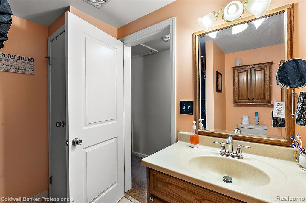 6595 ROGERS Drive, North Branch, MI 48461 — Photo 52