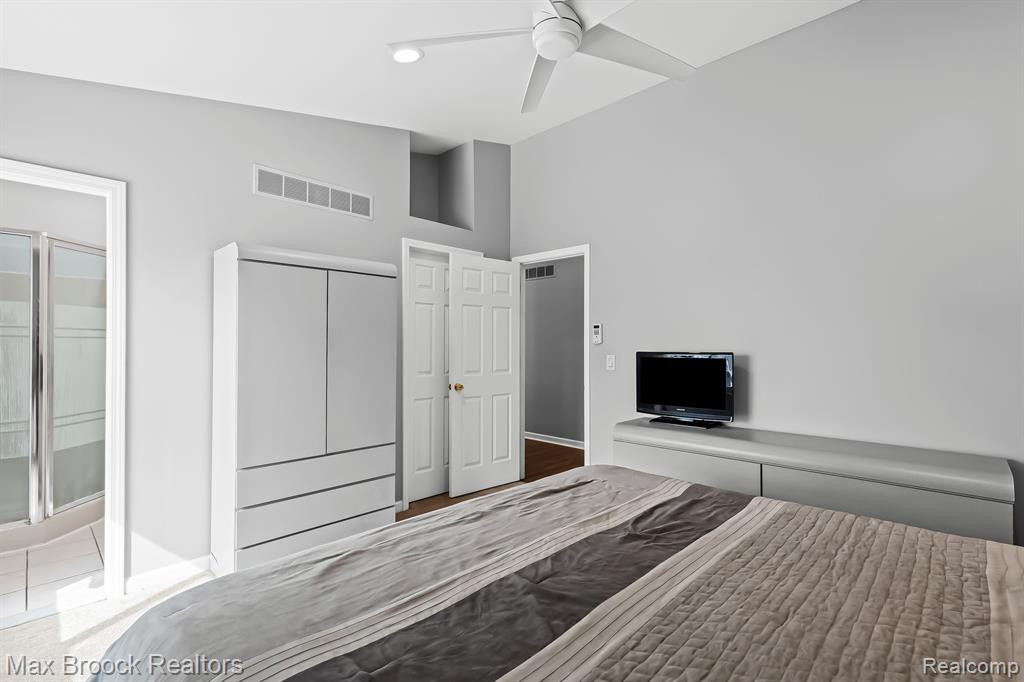 7068 ROLLING HILLS Drive, Waterford, MI 48327 — Photo 12
