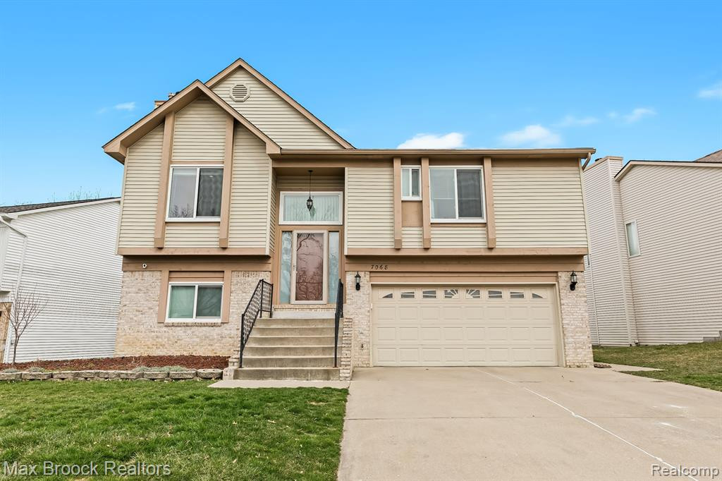 7068 ROLLING HILLS Drive, Waterford, MI 48327 — Photo 24