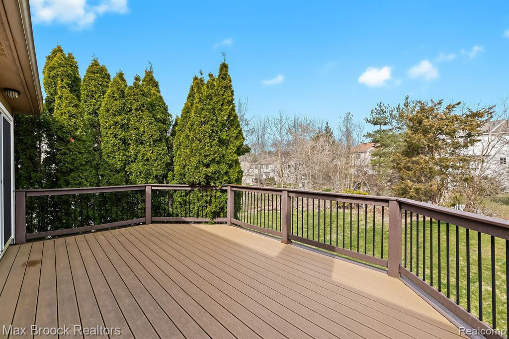7068 ROLLING HILLS Drive, Waterford, MI 48327 — Photo 26