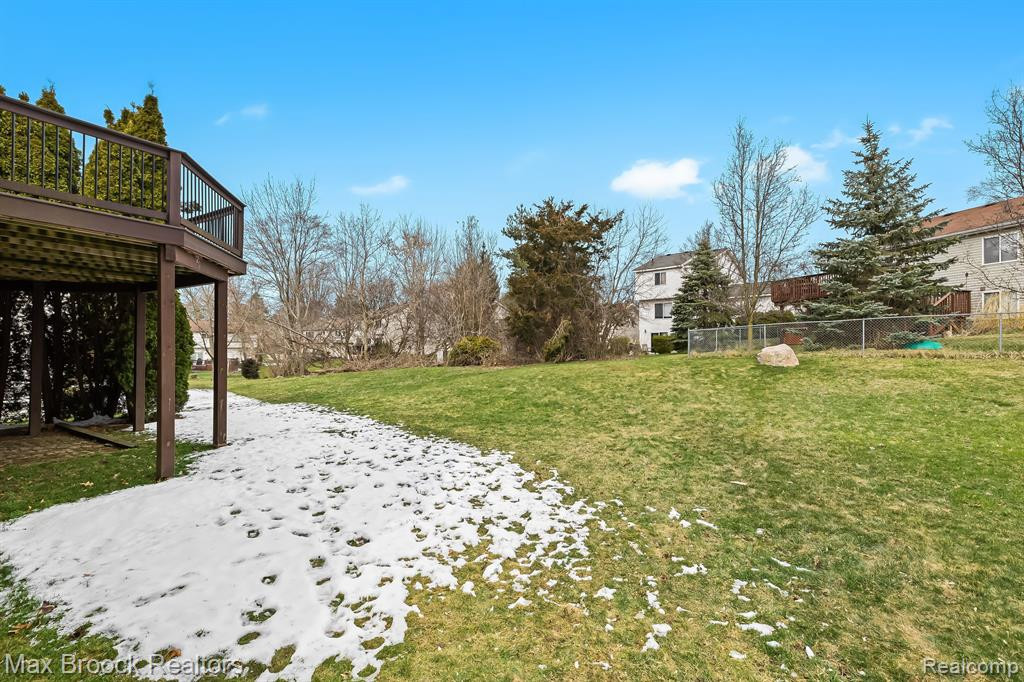 7068 ROLLING HILLS Drive, Waterford, MI 48327 — Photo 27