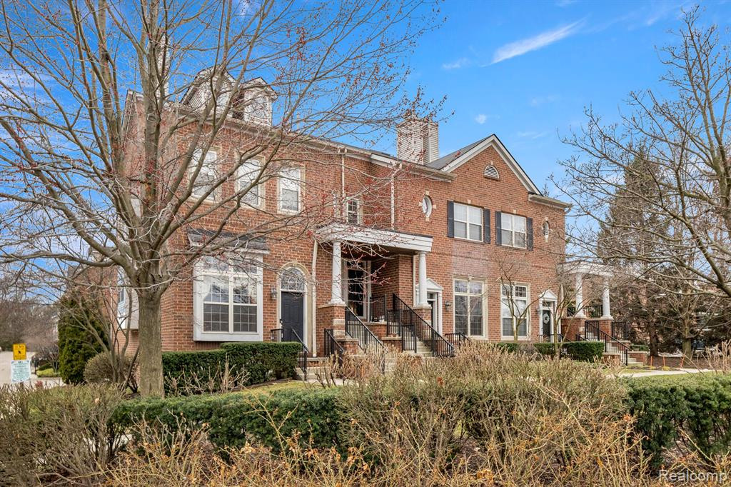 17034 FARMINGTON Road, Livonia, MI 48154 — Photo 4