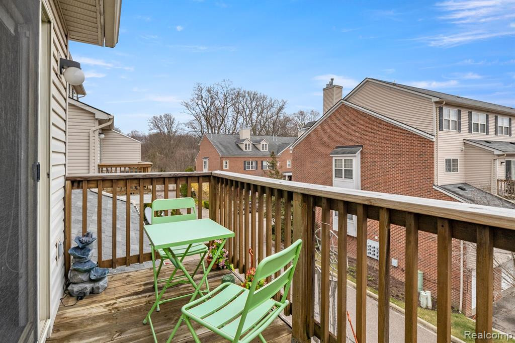17034 FARMINGTON Road, Livonia, MI 48154 — Photo 38