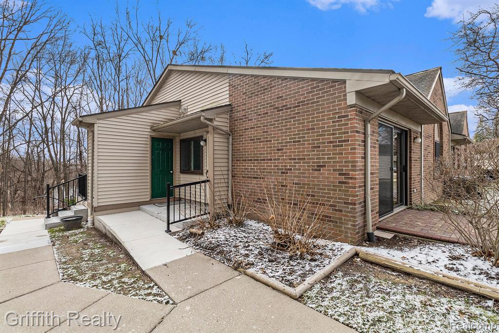 406 SPRING BROOKE Drive, Brighton, MI 48116 — Photo 4
