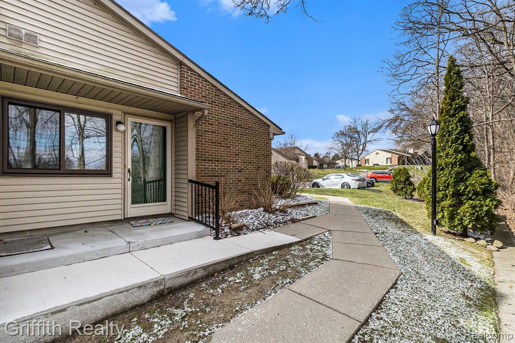 406 SPRING BROOKE Drive, Brighton, MI 48116 — Photo 5