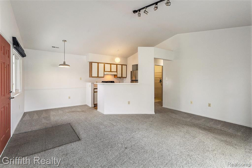 406 SPRING BROOKE Drive, Brighton, MI 48116 — Photo 8