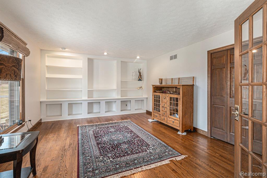 7650 OWOSSO Road, Fowlerville, MI 48836 — Photo 5