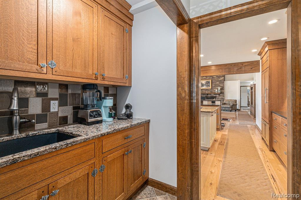 7650 OWOSSO Road, Fowlerville, MI 48836 — Photo 12