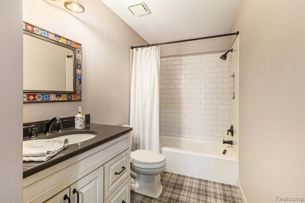 7650 OWOSSO Road, Fowlerville, MI 48836 — Photo 31