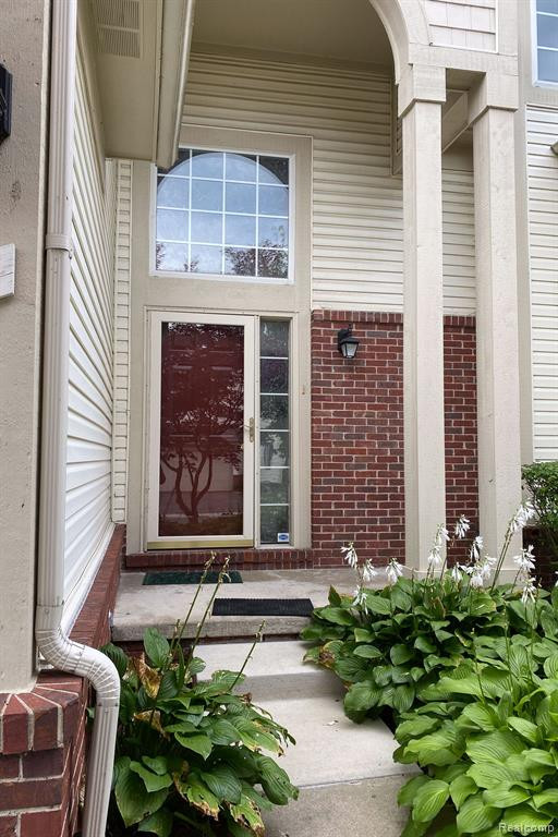38430 SARATOGA Circle, 6, Farmington Hills, MI 48331 — Photo 2