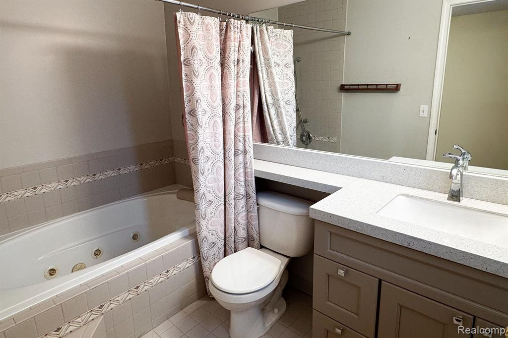 38430 SARATOGA Circle, 6, Farmington Hills, MI 48331 — Photo 23