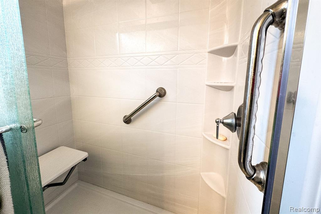 38430 SARATOGA Circle, 6, Farmington Hills, MI 48331 — Photo 28