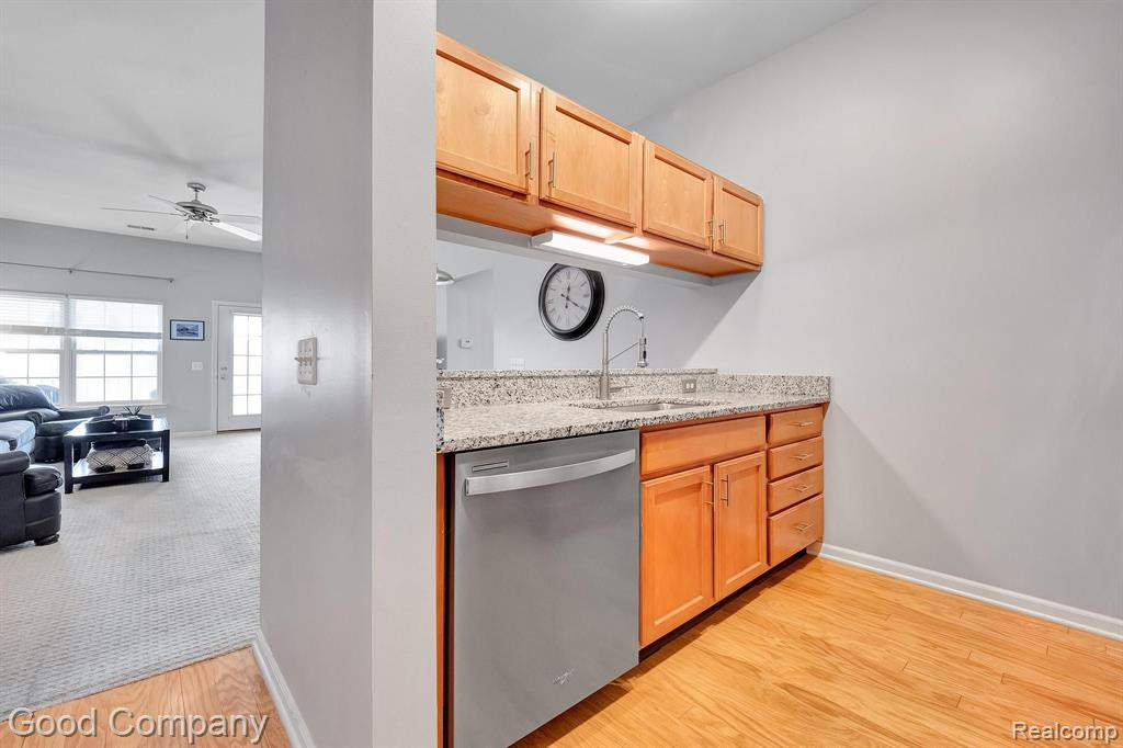 2793 S KNIGHTSBRIDGE Circle, Ann Arbor, MI 48105 — Photo 4