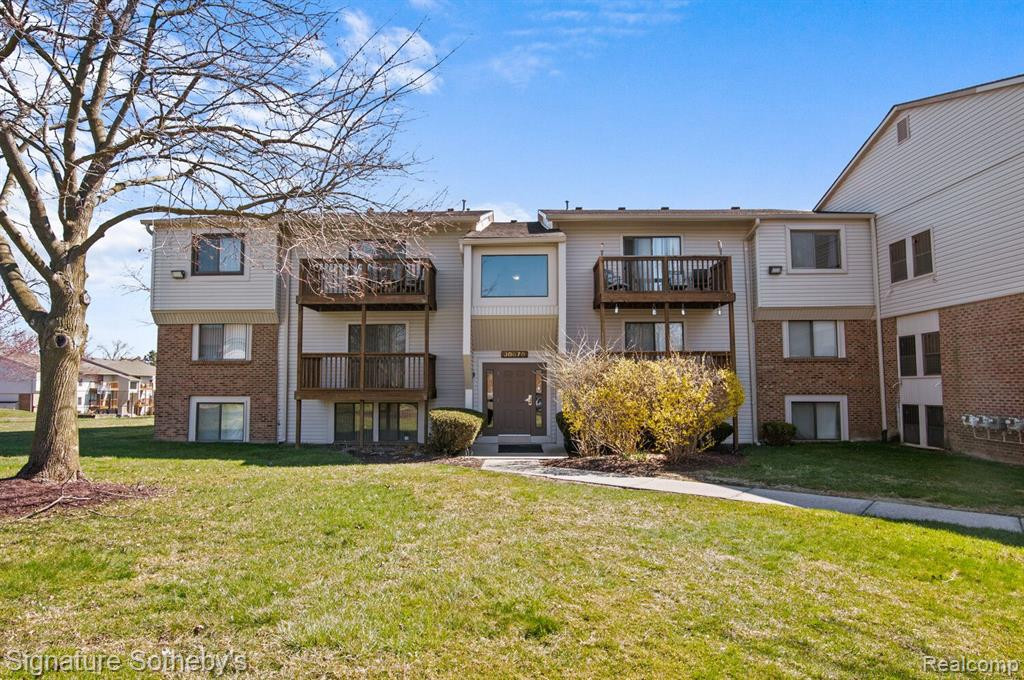 30070 W 12 MILE Road, 126, Farmington Hills, MI 48334 — front exterior