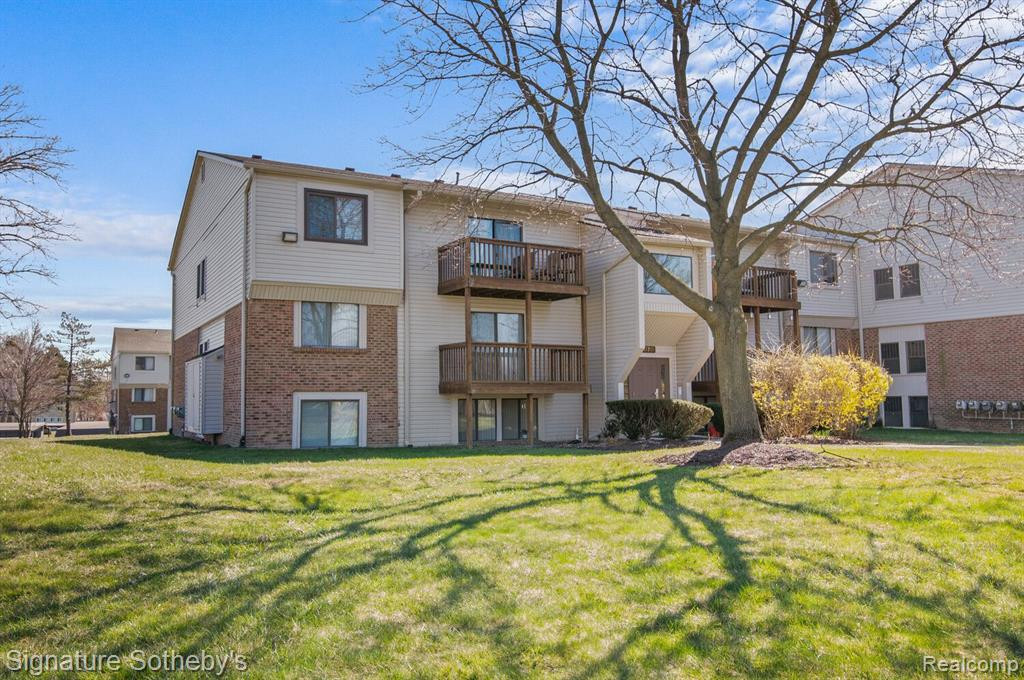 30070 W 12 MILE Road, 126, Farmington Hills, MI 48334 — Photo 2