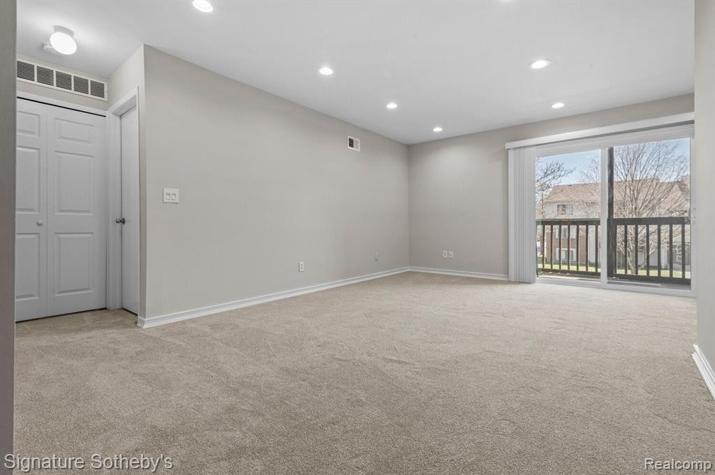 30070 W 12 MILE Road, 126, Farmington Hills, MI 48334 — Photo 3