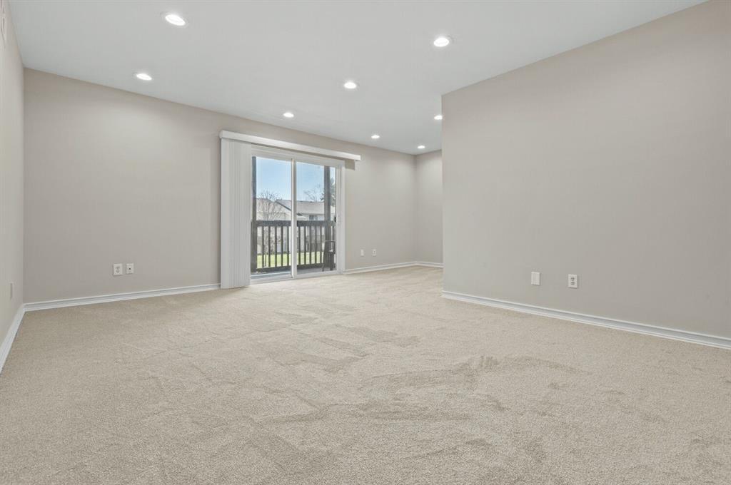 30070 W 12 MILE Road, 126, Farmington Hills, MI 48334 — Photo 4