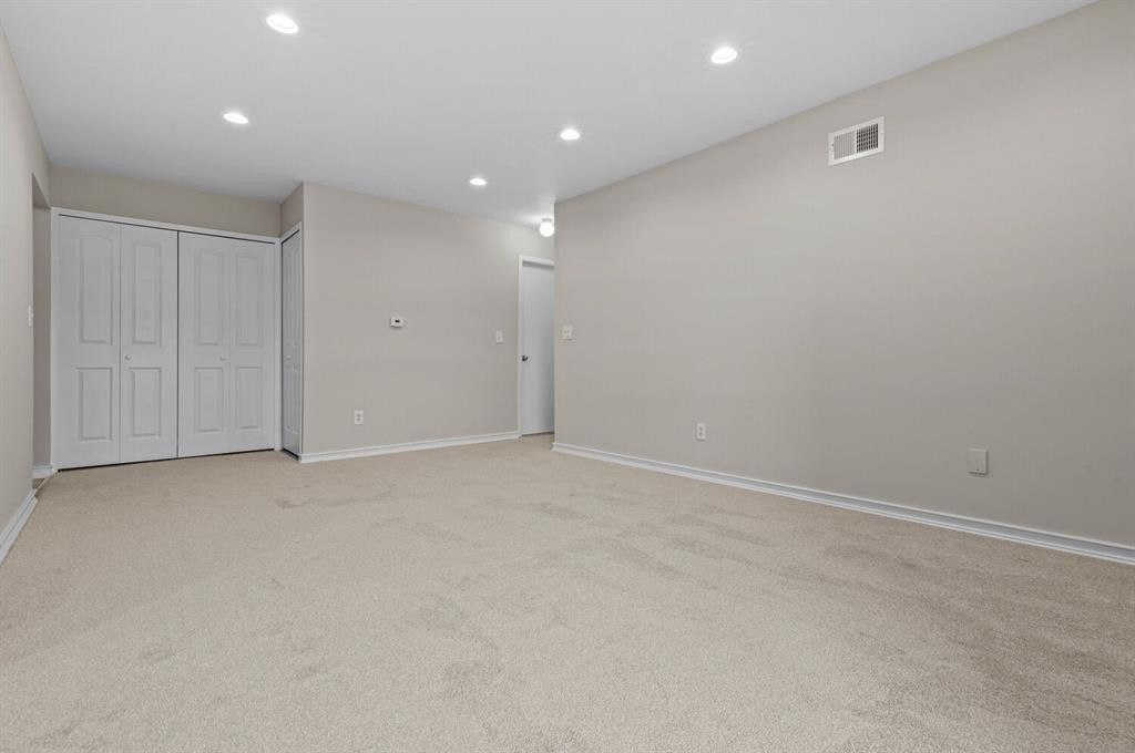 30070 W 12 MILE Road, 126, Farmington Hills, MI 48334 — Photo 6