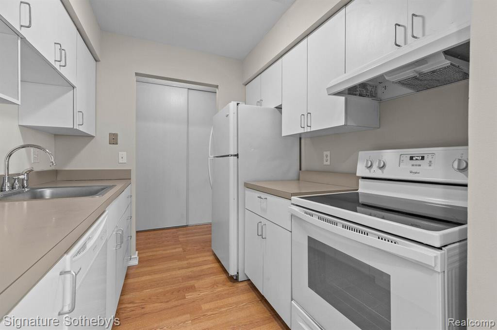 30070 W 12 MILE Road, 126, Farmington Hills, MI 48334 — Photo 10