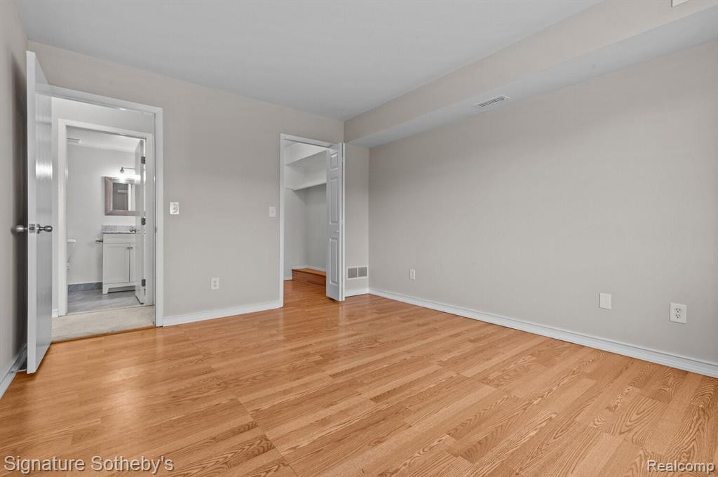 30070 W 12 MILE Road, 126, Farmington Hills, MI 48334 — Photo 14