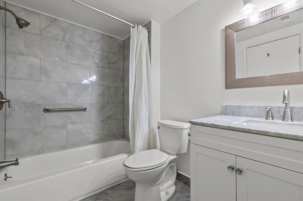 30070 W 12 MILE Road, 126, Farmington Hills, MI 48334 — Photo 16