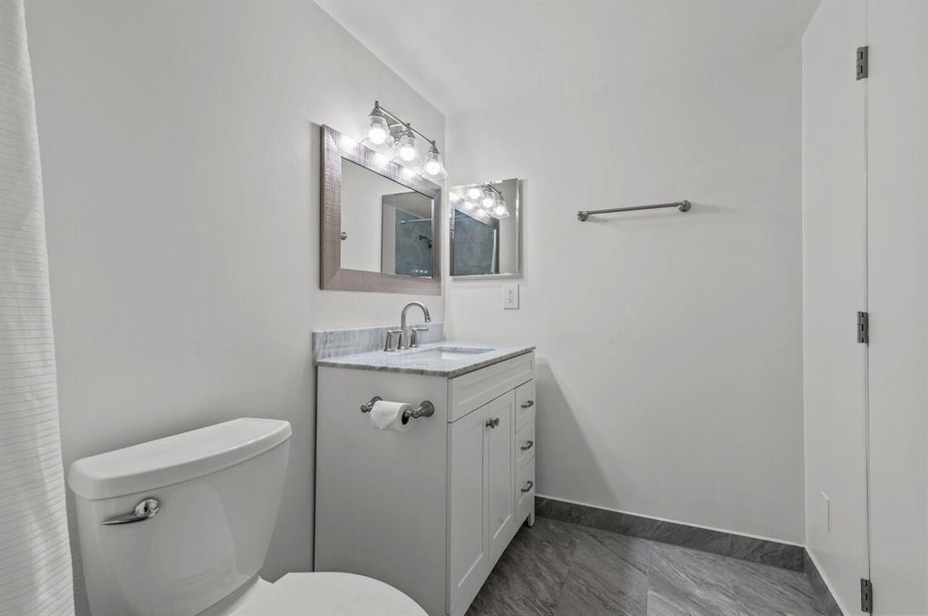 30070 W 12 MILE Road, 126, Farmington Hills, MI 48334 — Photo 17