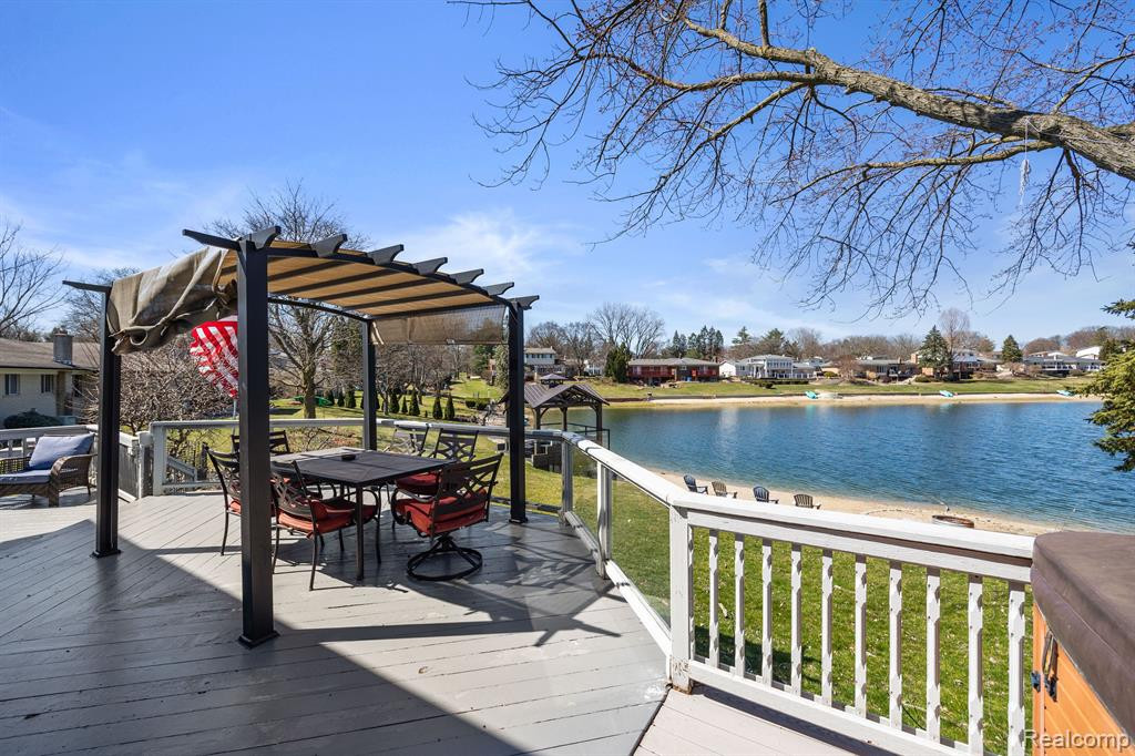 53285 Woodbridge Drive, Shelby Twp, MI 48316 — Photo 44