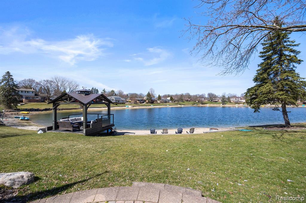 53285 Woodbridge Drive, Shelby Twp, MI 48316 — Photo 46