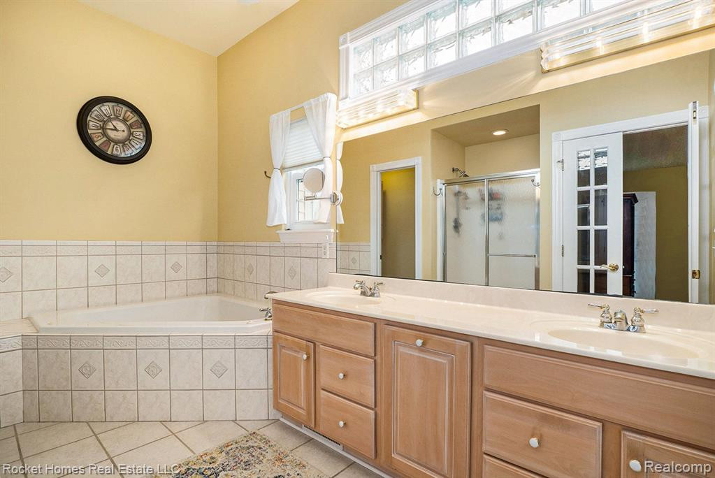 8368 WINDSTONE Court, Goodrich Vlg, MI — Photo 17