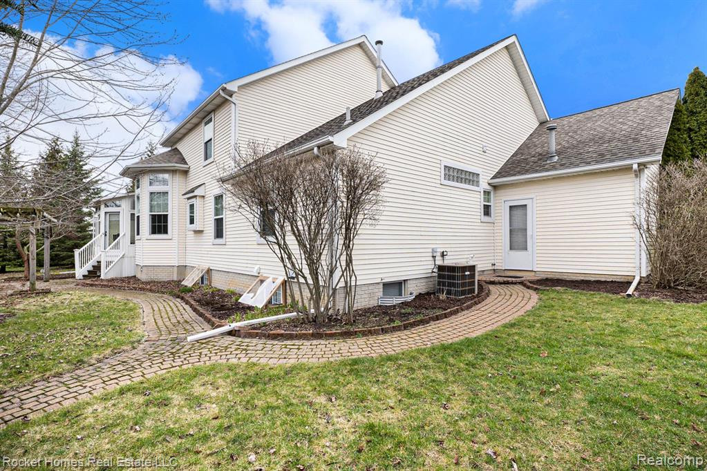 8368 WINDSTONE Court, Goodrich Vlg, MI — Photo 22