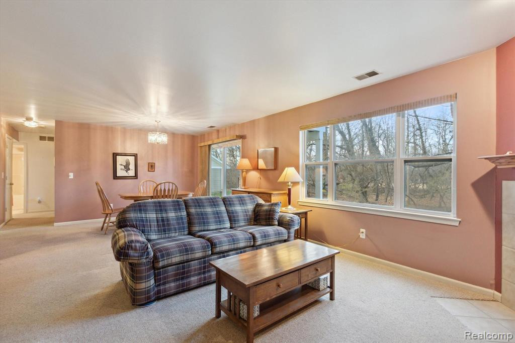 566 FIELDSTONE Circle N, Chelsea, MI 48118 — Photo 7