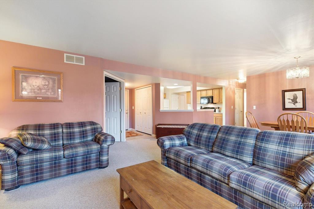 566 FIELDSTONE Circle N, Chelsea, MI 48118 — Photo 8