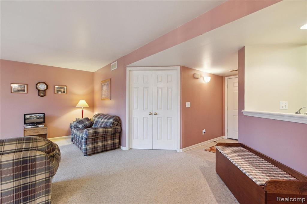 566 FIELDSTONE Circle N, Chelsea, MI 48118 — Photo 13