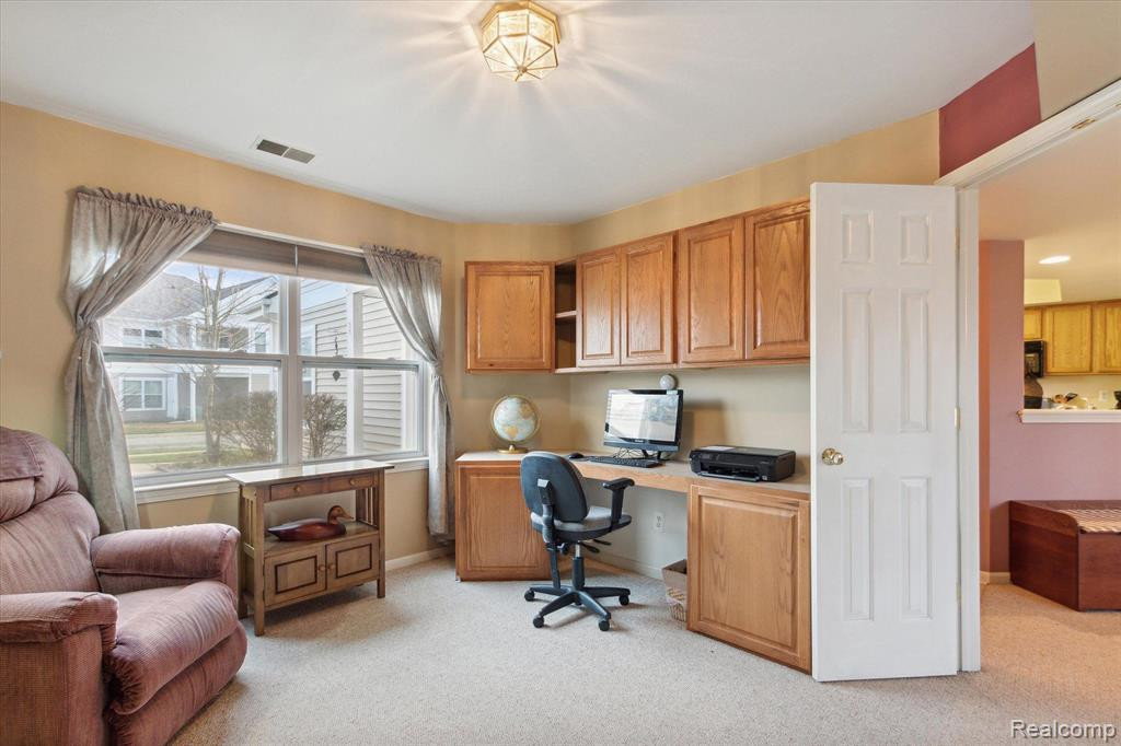 566 FIELDSTONE Circle N, Chelsea, MI 48118 — Photo 15