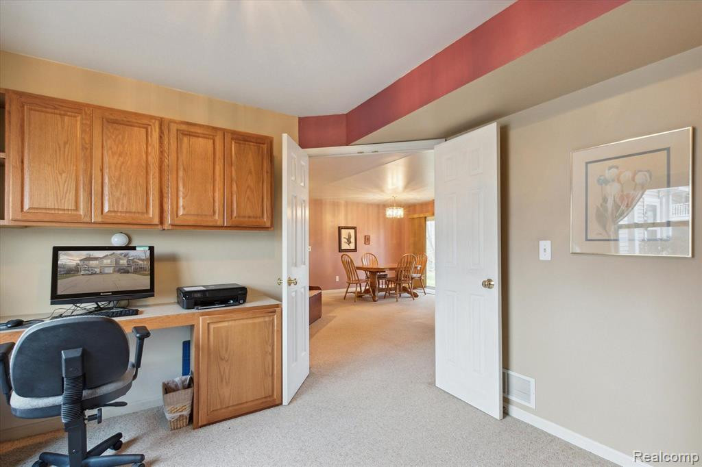 566 FIELDSTONE Circle N, Chelsea, MI 48118 — Photo 16