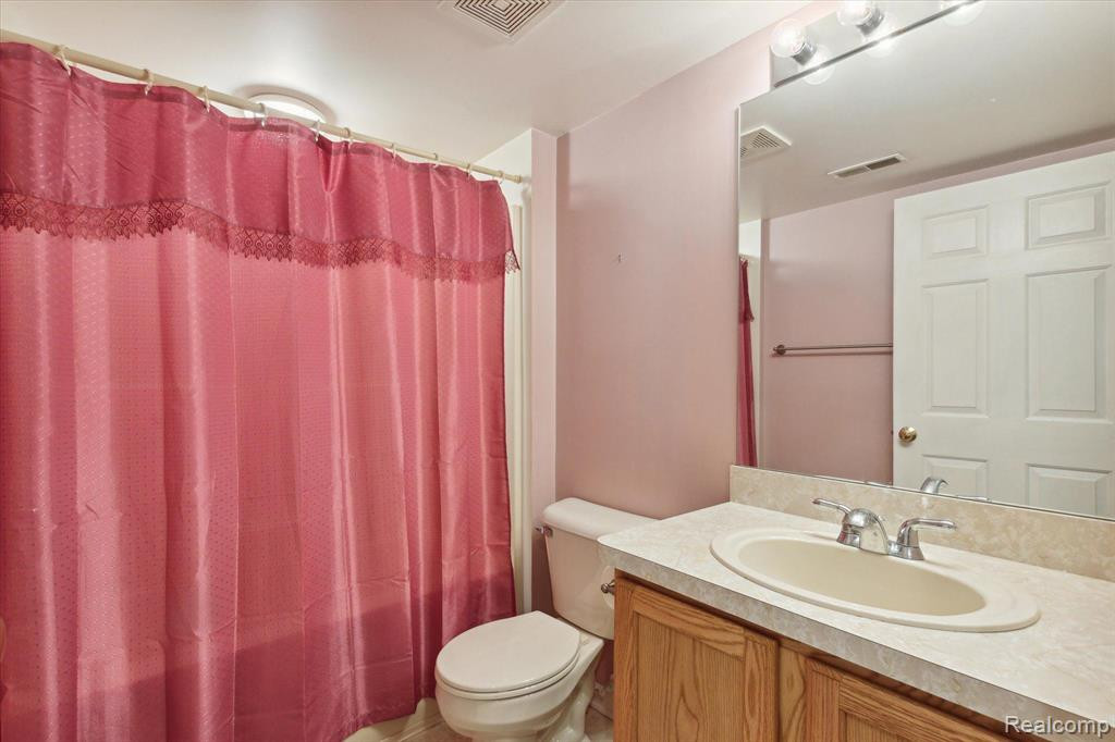566 FIELDSTONE Circle N, Chelsea, MI 48118 — Photo 24