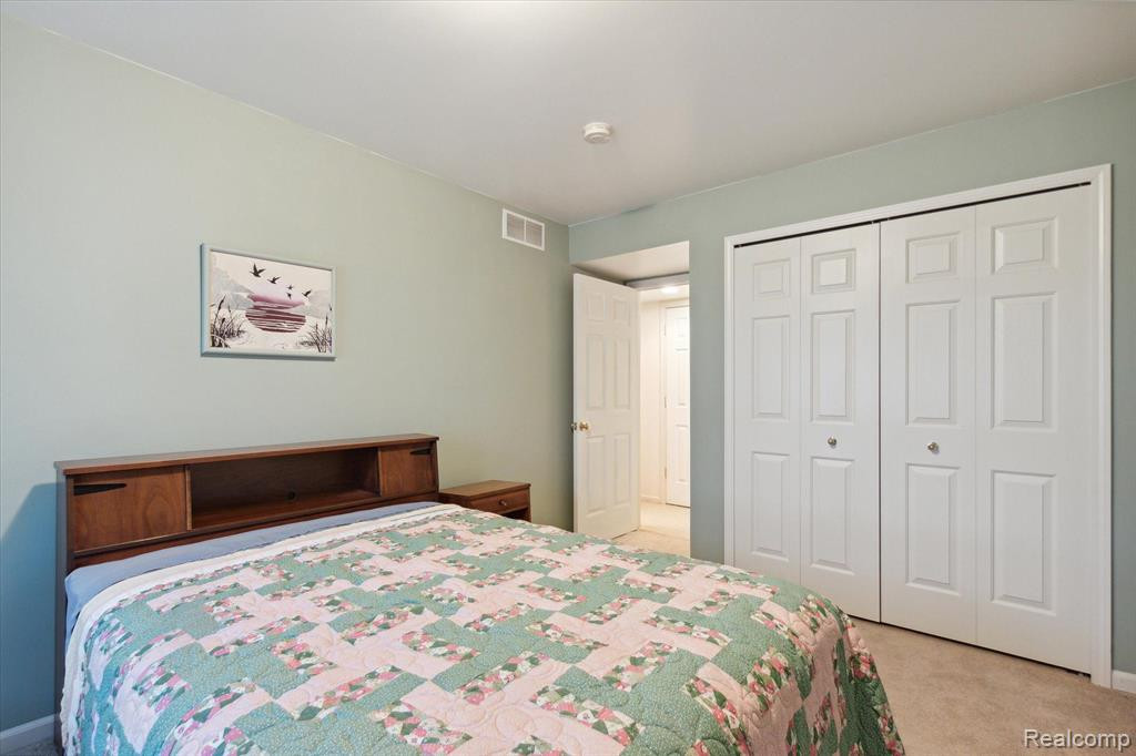566 FIELDSTONE Circle N, Chelsea, MI 48118 — Photo 26